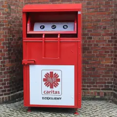 Aktualna mapa kontenerów Caritas: sprawdź gdzie oddać rzeczy potrzebującym