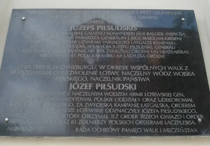 Zapomniana tablica upamiętniająca Józefa Piłsudskiego: historia i lokalizacja