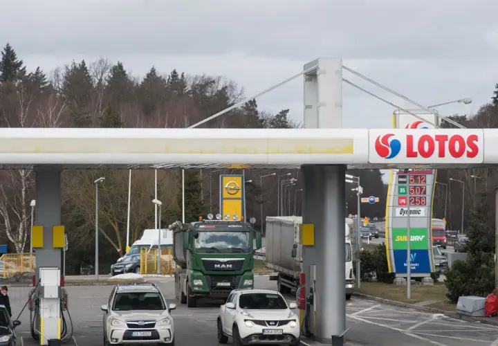 Stacja Lotos Genowefa: kompleksowe usługi i paliwa w Konińskiem