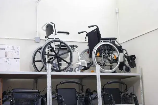 Bezpłatna wypożyczalnia sprzętu rehabilitacyjnego w Krakowie: Jak skorzystać?